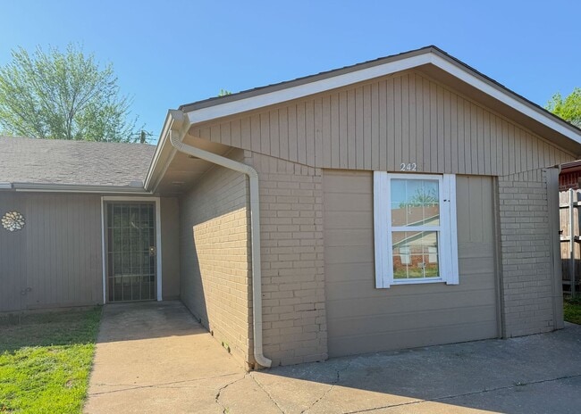 Photo - MWC HOME FOR RENT!