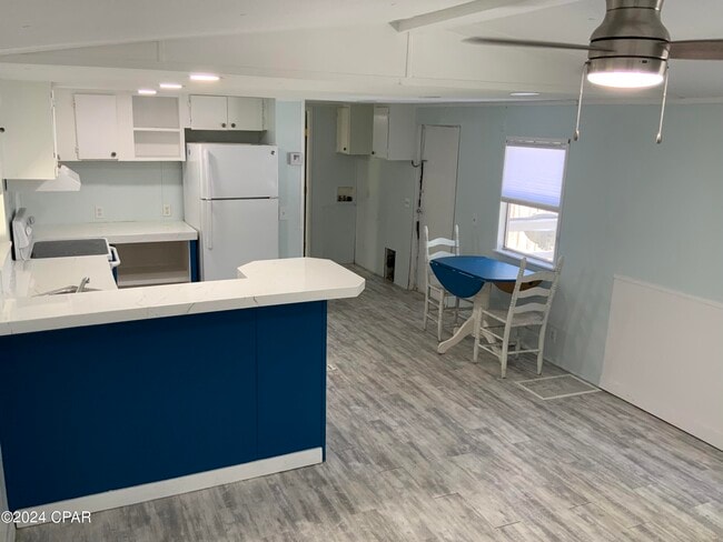 Photo - 7125 Beachwood Blvd