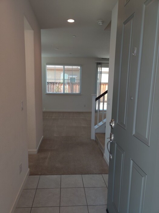 Photo - Beautiful 3 bedroom, 2.5 bathroom in Roseville!