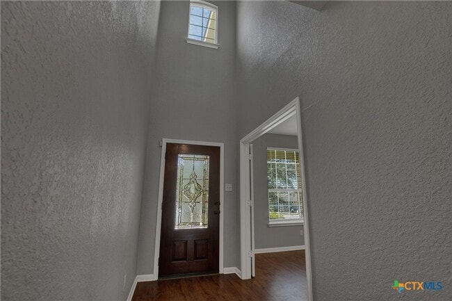 Photo - 240 Oak Creek Way