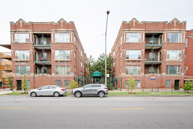 Building Photo - 5164 S King Dr Unit 2