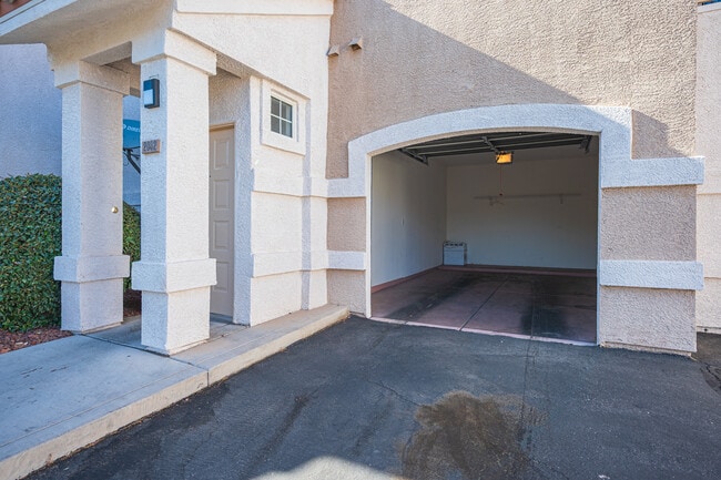 Building Photo - 8555 W Russell Rd