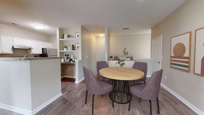 Comedor y estación de café - Columns on Wetherington Apartments