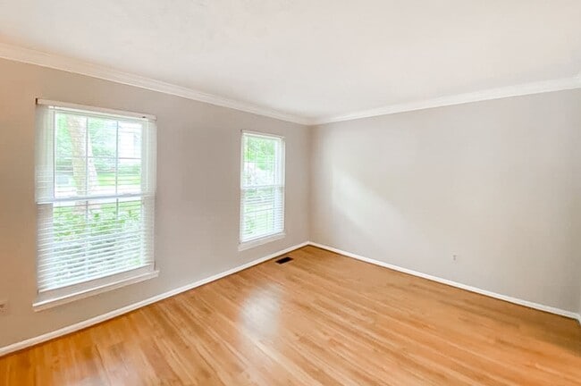 Photo - Fantastic 4 Bedroom 3.5 Bathroom Colonial ...