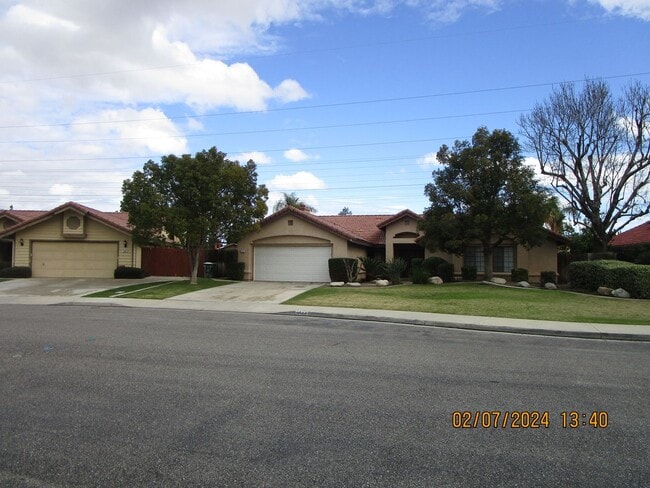 Photo - Southwest Bakersfield House with Pool
