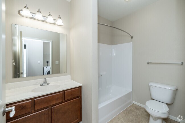 1BR, 1BA - 774SF - Bathroom