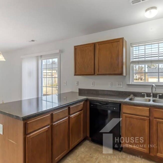 Photo - 18 Whitethorn Ln