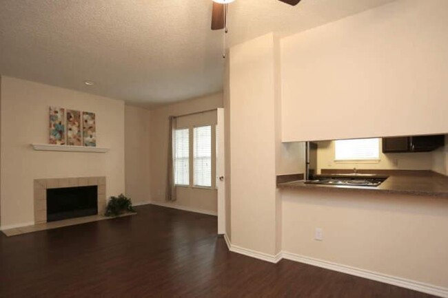 2 bedroom in Dallas TX 75248 - 2 bedroom in Dallas TX 75248 Condo Unit 223
