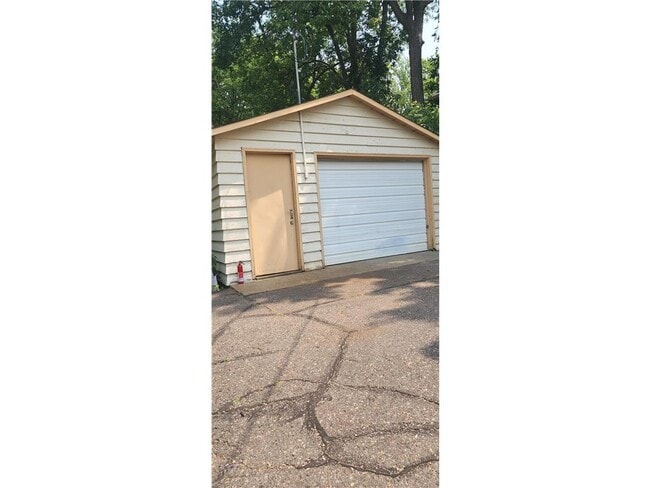 Photo - 208 Lake Blvd S