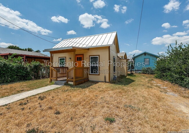 Photo - 611 Rochambeau St