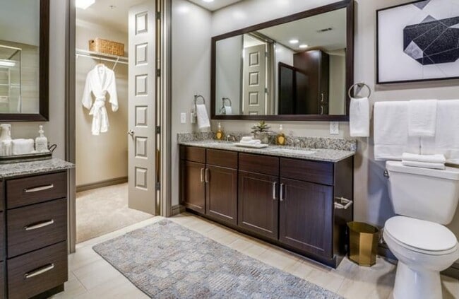 Photo - 901 Memorial City Way Unidad 6.115