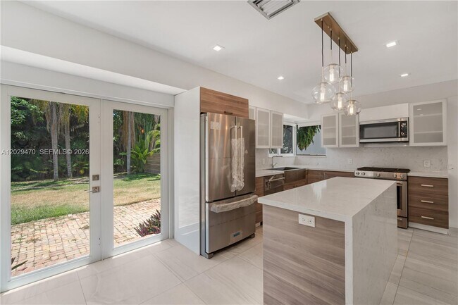 Photo - 550 W 49th St
