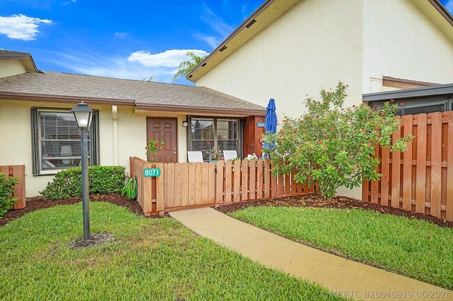 8071 SE Villa Cir