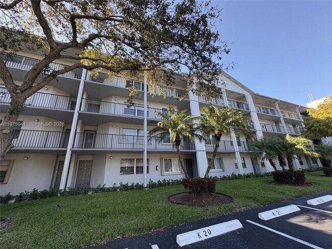Building Photo - 1300 SW 125th Ave Unit 204K