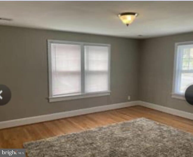 Photo - 915 William St