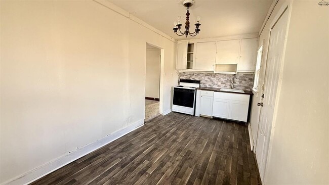 Photo - 2215 Roberts Ave