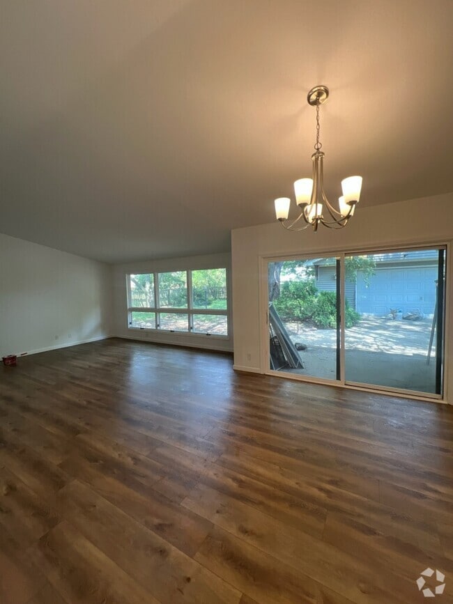 Building Photo - 305 Naples Dr Rental