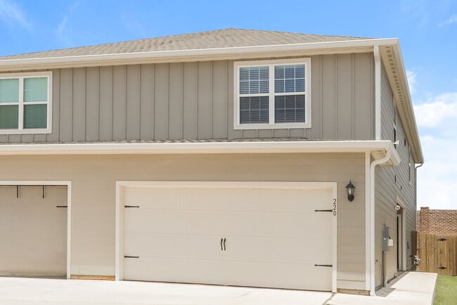 Photo - 220 Marsh Ln