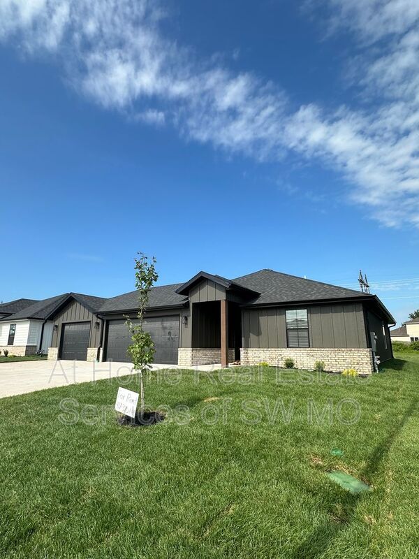 Photo - 863 S Silverwood Ln