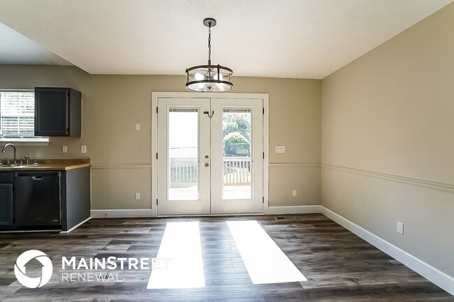 Photo - 7525 Christopher St