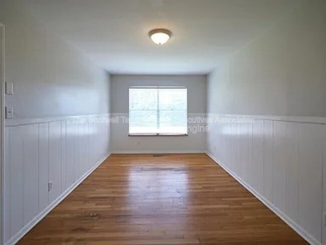 Photo - 1005 Francis Rd