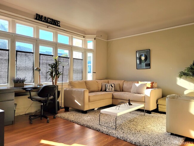 Building Photo - 120 21st Ave