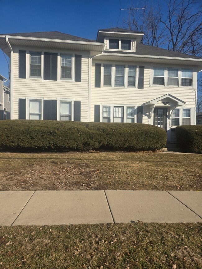 Front yard - 515 Houston St Unit Upper