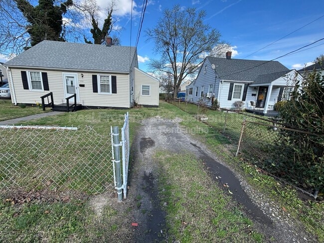 Photo - 1624 Rolfe Pl