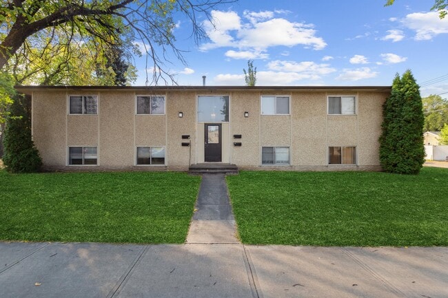 Building Photo - 6203-6122 122 Ave NW Unit 3