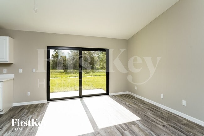 Photo - 755 Puccini Ave S