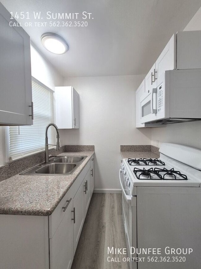 Photo - 1451 W Summit St