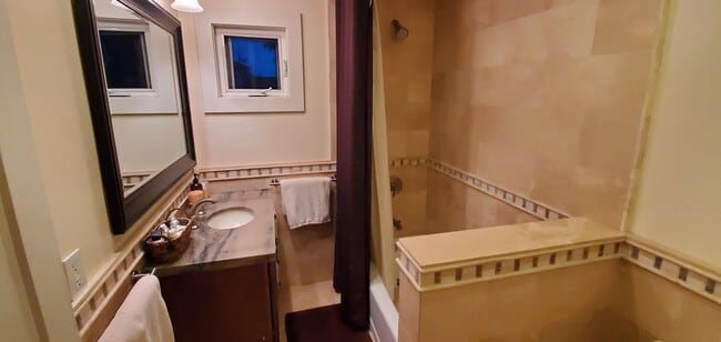 Building Photo - 3 Bedroom Plus Office - 3 Bath,  Village Home