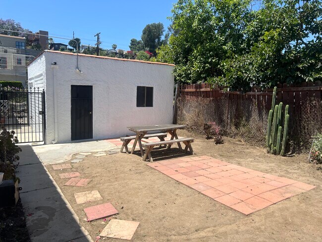 Garage - 1931 Avalon St