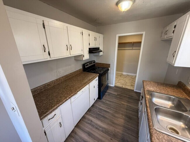 Photo - 4617 Longbranch