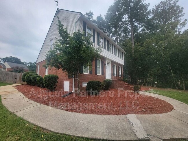 Photo - 288 Wakefield Ln S