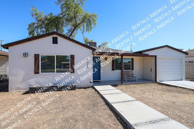 Photo - 1909 E Indianola Ave