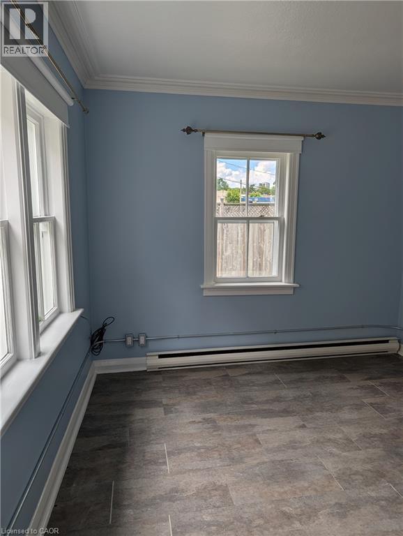 Photo - 266 Mill St