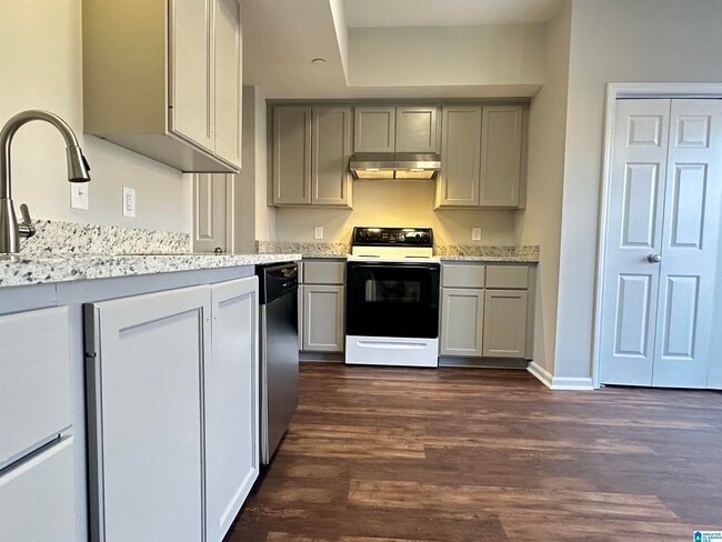 Photo - 759 3rd St NE