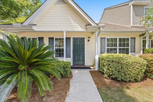 Building Photo - Cute, Convenient Townhome!