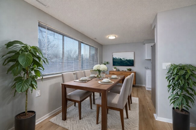 Comedor pequeño - Crescent Gardens