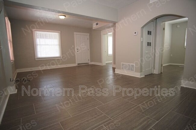 Photo - 2114 Tremont Ave