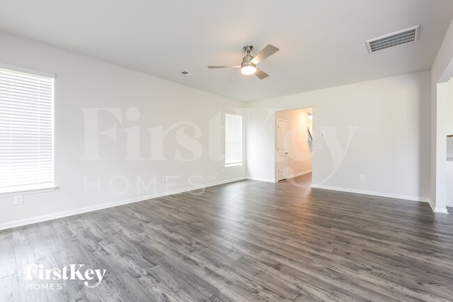Photo - 404 Stonefence Dr