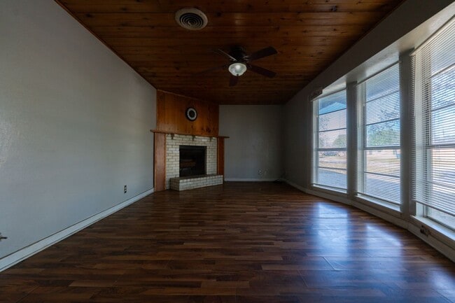 Photo - 1719 Austin St