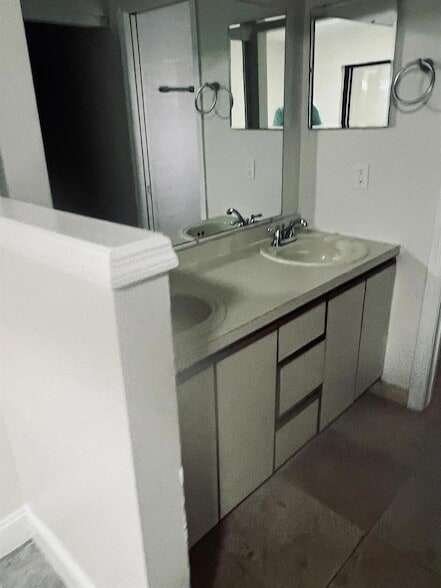 Photo - 131 Crown Point Cir