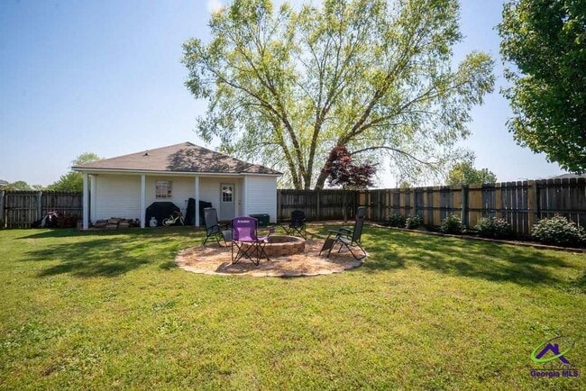 Photo - 100 Strawbridge Ln