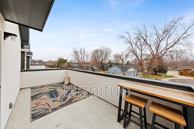 Photo - 917 E Bissett St