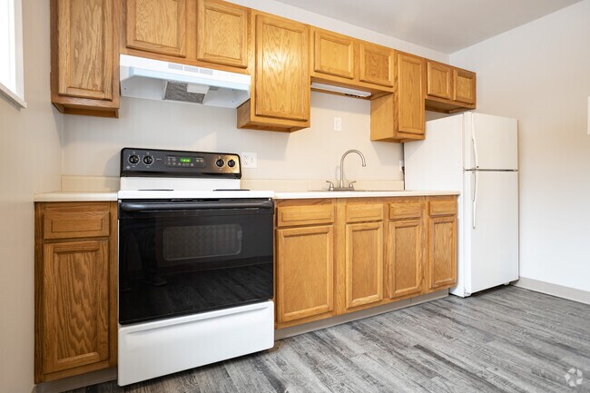 Photo - Oneida Garden Apartments
