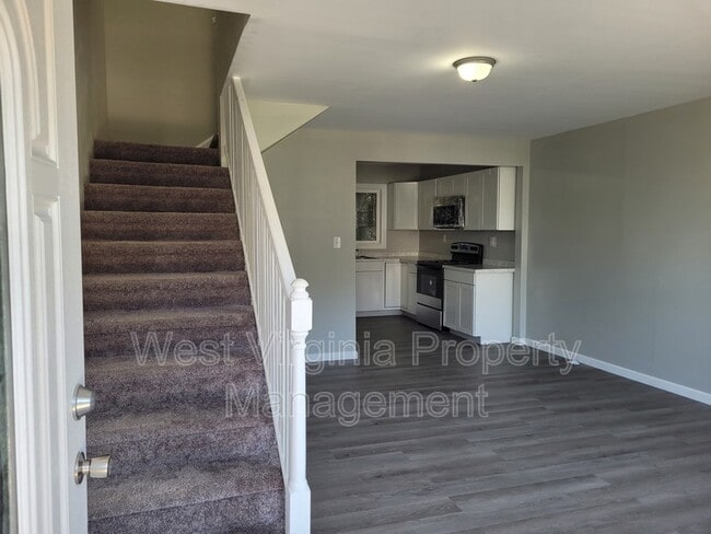 Photo - 200 Lewis St