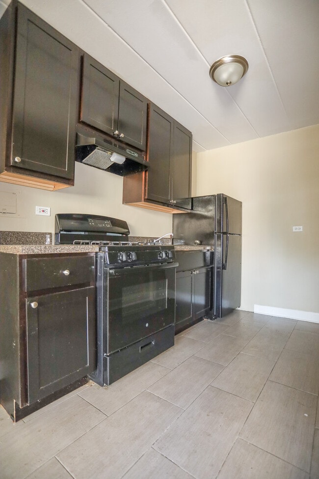 Building Photo - 7300 N Ridge Blvd Unit #302