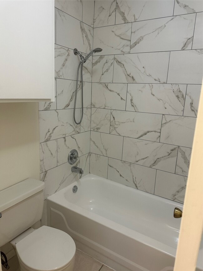 Photo - 2121 Hepburn St Unit 104